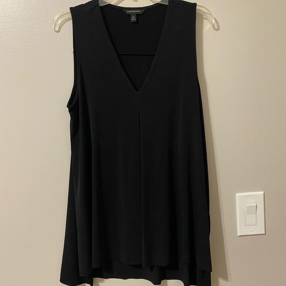 Banana Republic V Neck sleeveless top